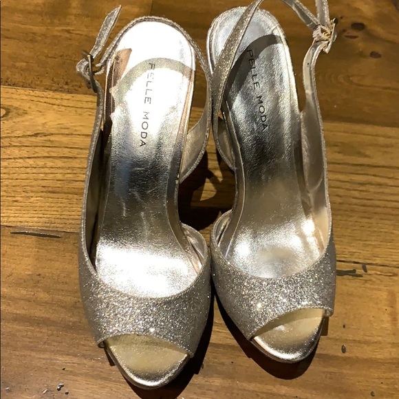 Beautiful sparkly gold heels - Picture 2 of 5